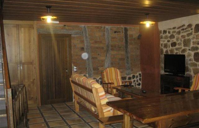 Gasthaus La Boteria Salas De Los Infantes Exterior foto